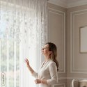 ZASŁONA GOTOWA ROSIE 1 NA TAŚMIE 140 X 270 CM BIAŁY